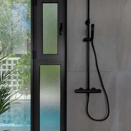 Adrop Pool 4* פאפוס